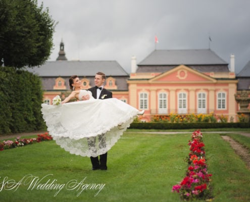 Wedding in the Dobris Castle